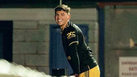 Shea Lacey gửi 'thông điệp' tới HLV Carrick bằng cú hat-trick đẳng cấp